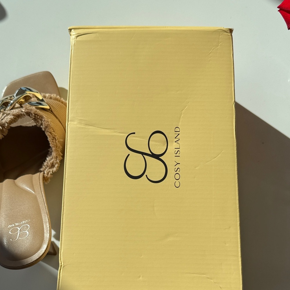 Elegant Brown Women's Mules with Gold Chain - Picture 9 of 12